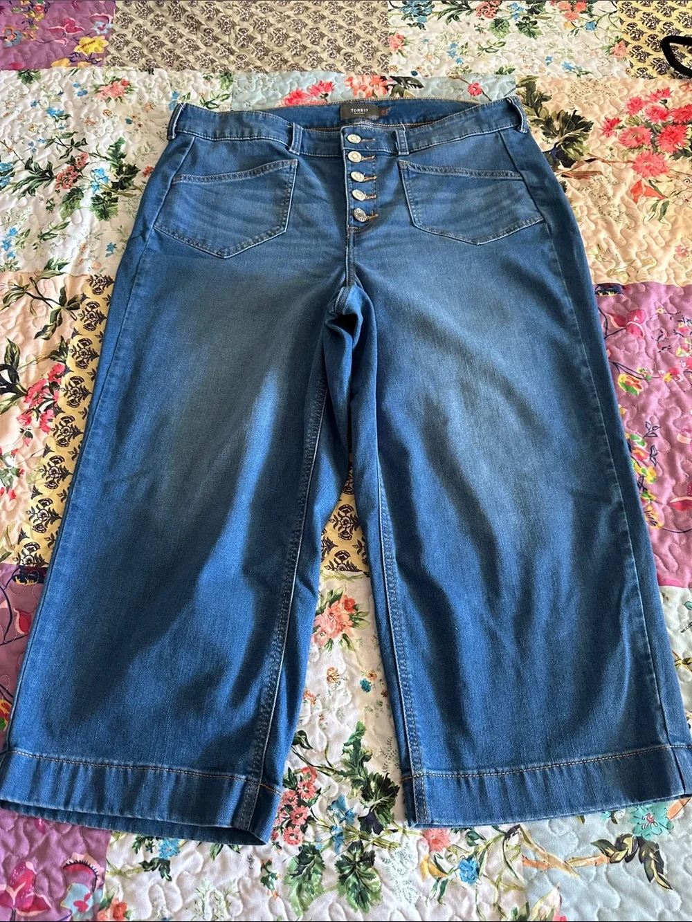 torrid High-Rise Wide-Leg Cropped Jeans in Medium Blue - Picture 1 of 8